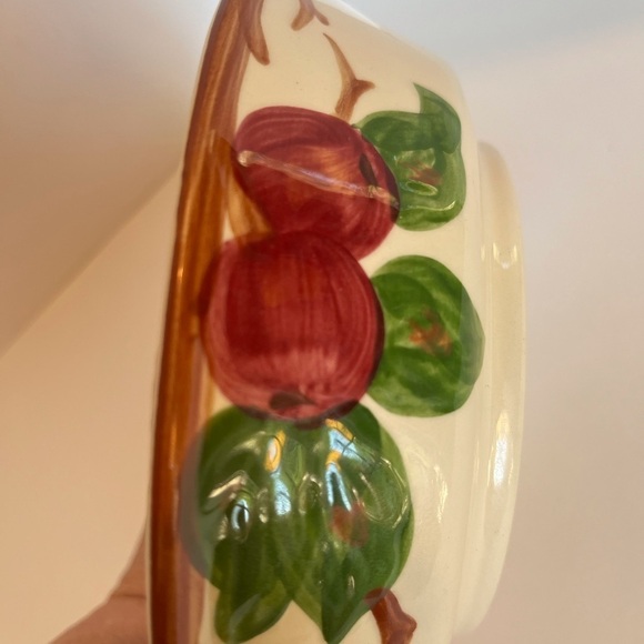 Franciscan Earthenware Serving Bowl in the Apple Pattern - Picture 2 of 7